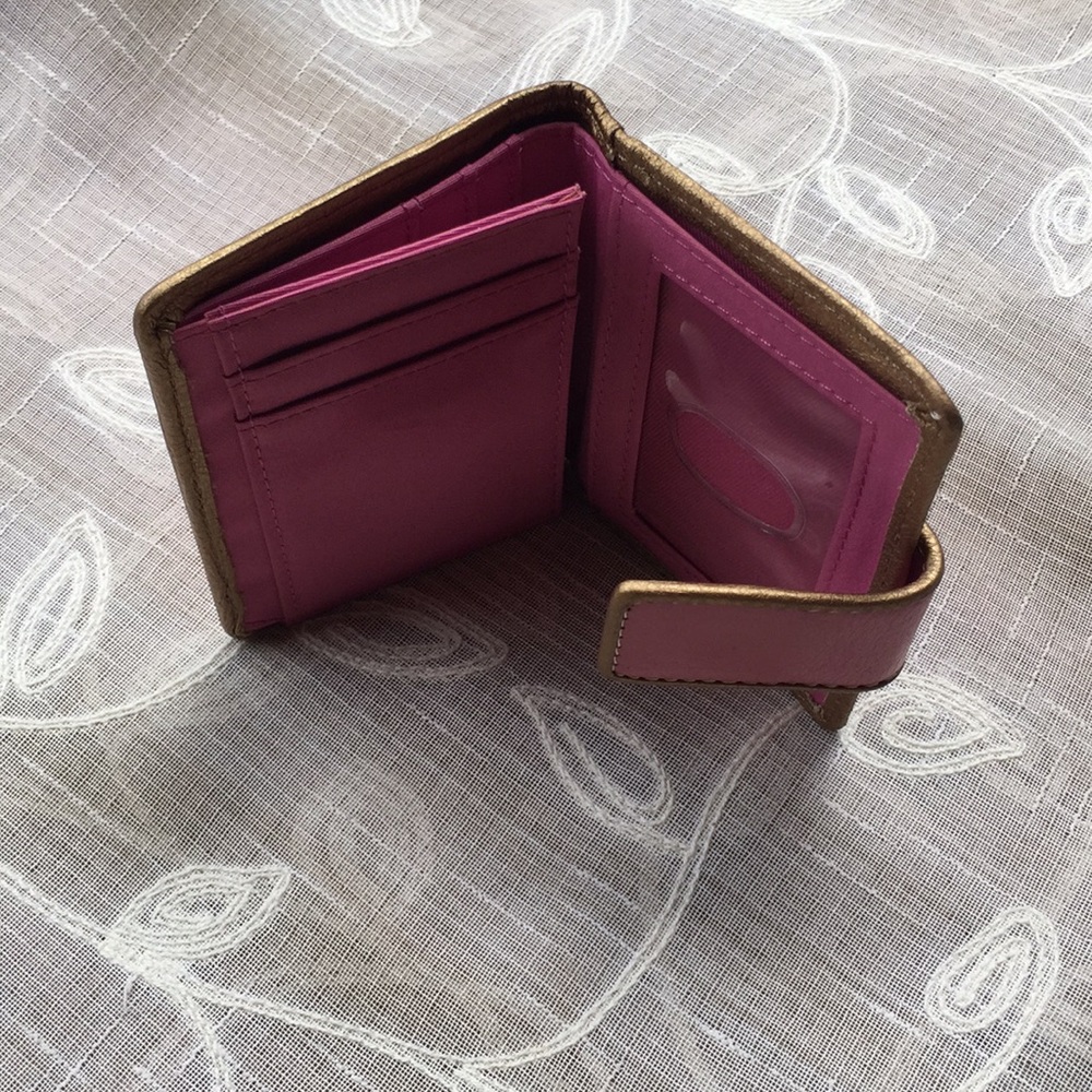 Fossil Leather Wallet – Pink Floral Embossed - Picture 4 of 6